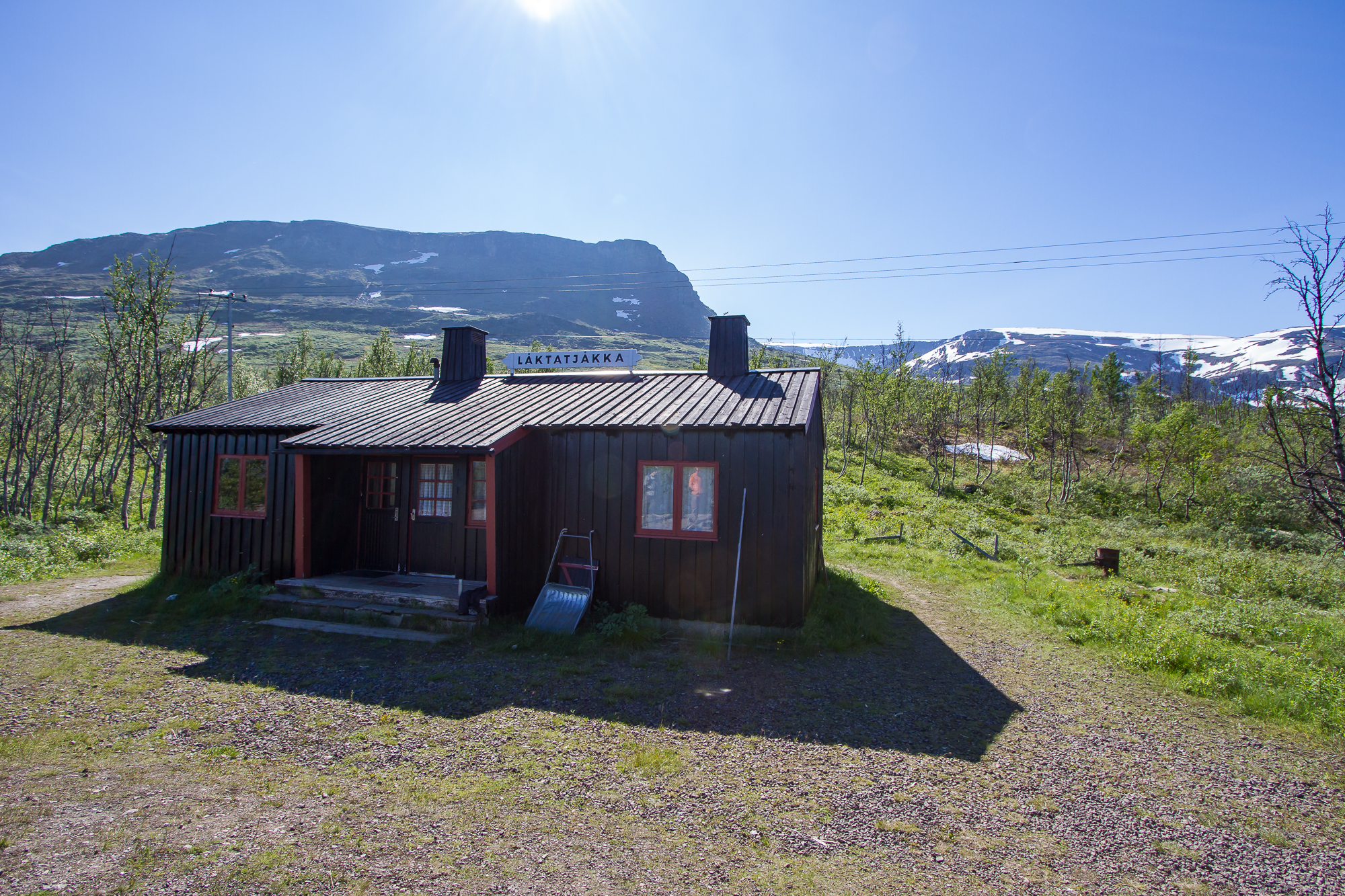 Låktatjåkka train station with Swedish Lapland mountains in the background.