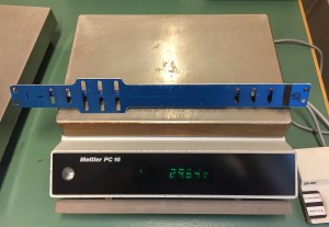 Långfärdsskridskor Skyllermarks Blå vägs på en våg.