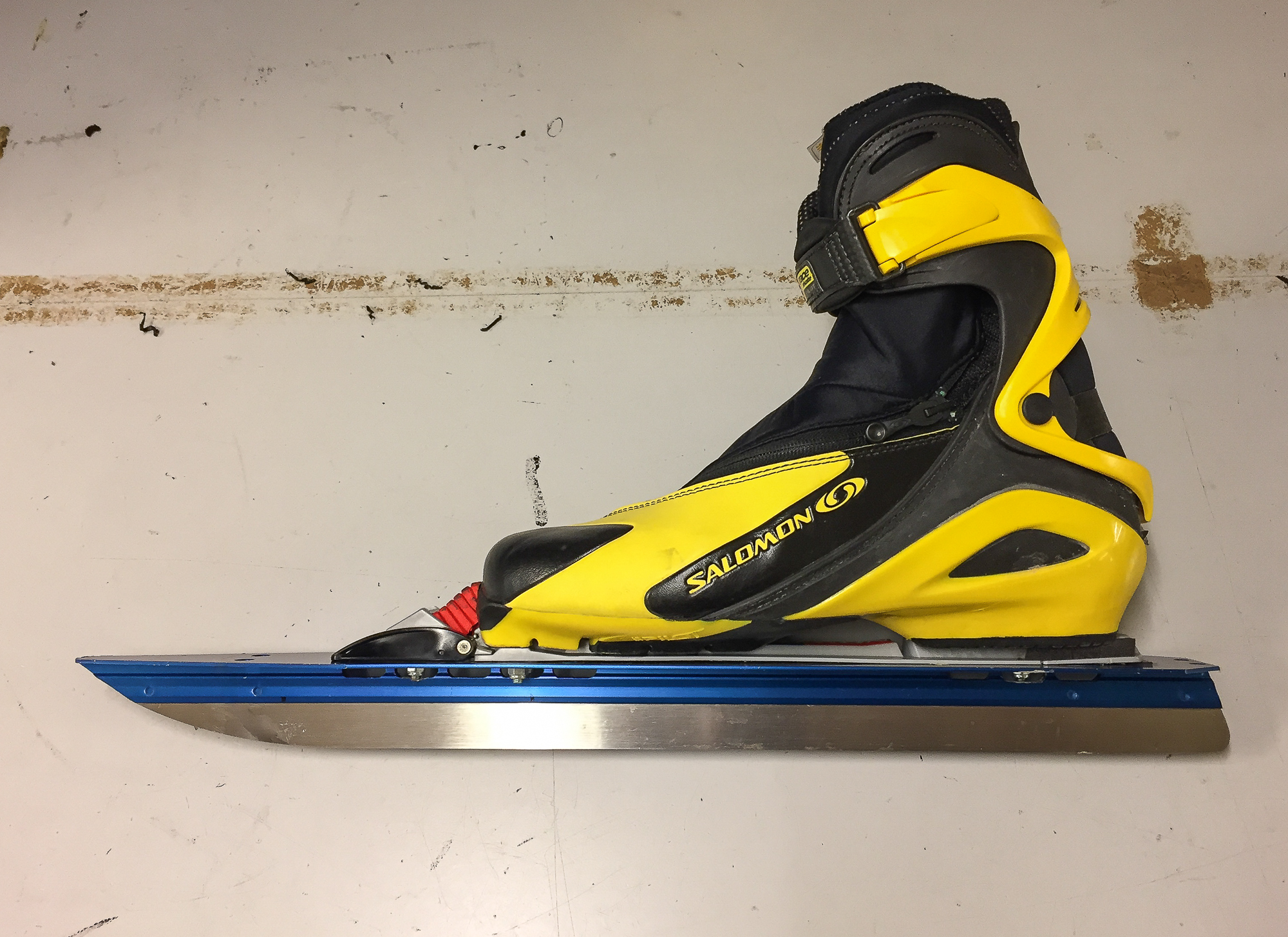 Skyllermarks Blå långfärdsskridskor med Salomon SNS PILOT SKATE bindning och pjäxa.