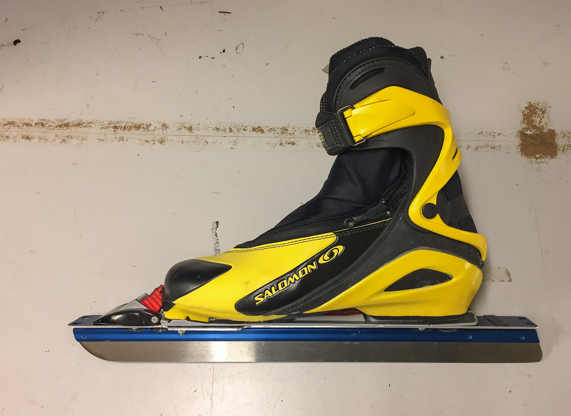 Skyllermarks Blå långfärdsskridskor med Salomon SNS PILOT SKATE bindning och pjäxa.