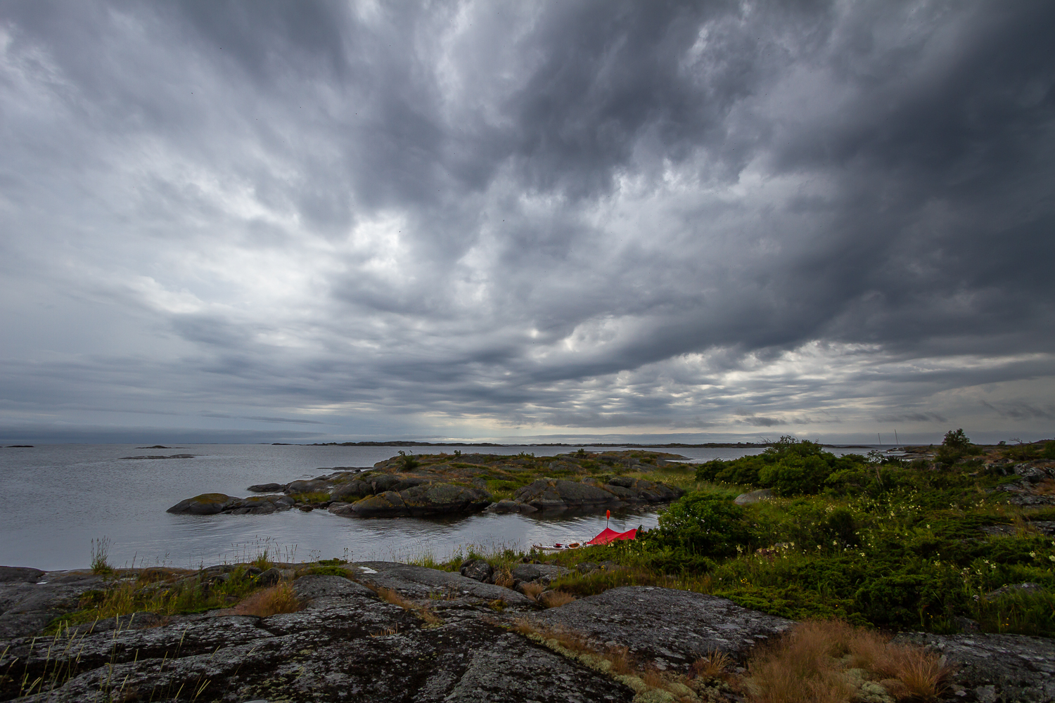 Dramatisk himmel över Ängskärs skärgård, Stockholms skärgård