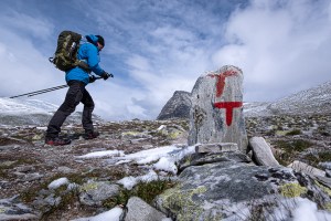 En person vandrar i Rondane nationalpark, Norge